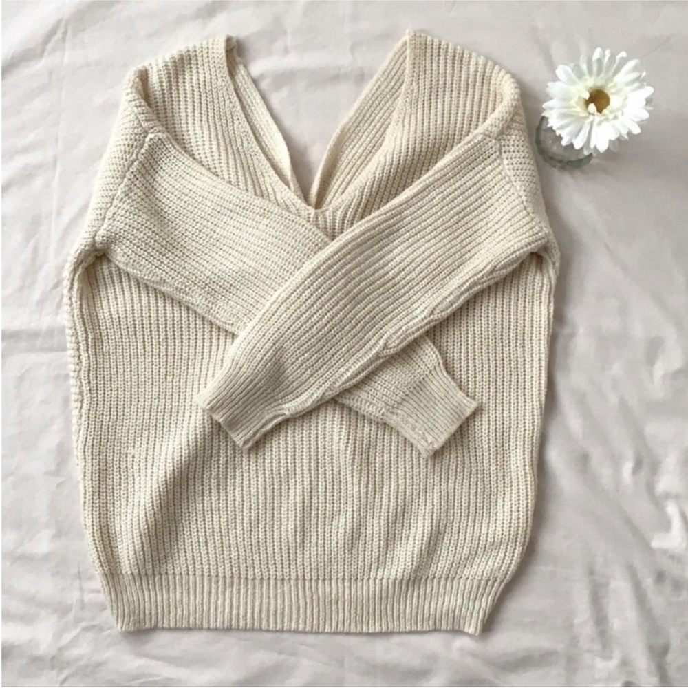 NWOT Crisscross/V neck reversible sweater, ivory, Size M - Picture 5 of 11
